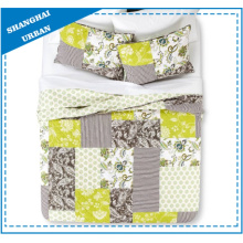 Conjunto de colcha de poliéster estampado com patchwork floral